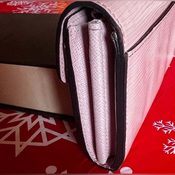 Louis Vuitton Pink Epi Sarah Wallet - Picture 2 of 7